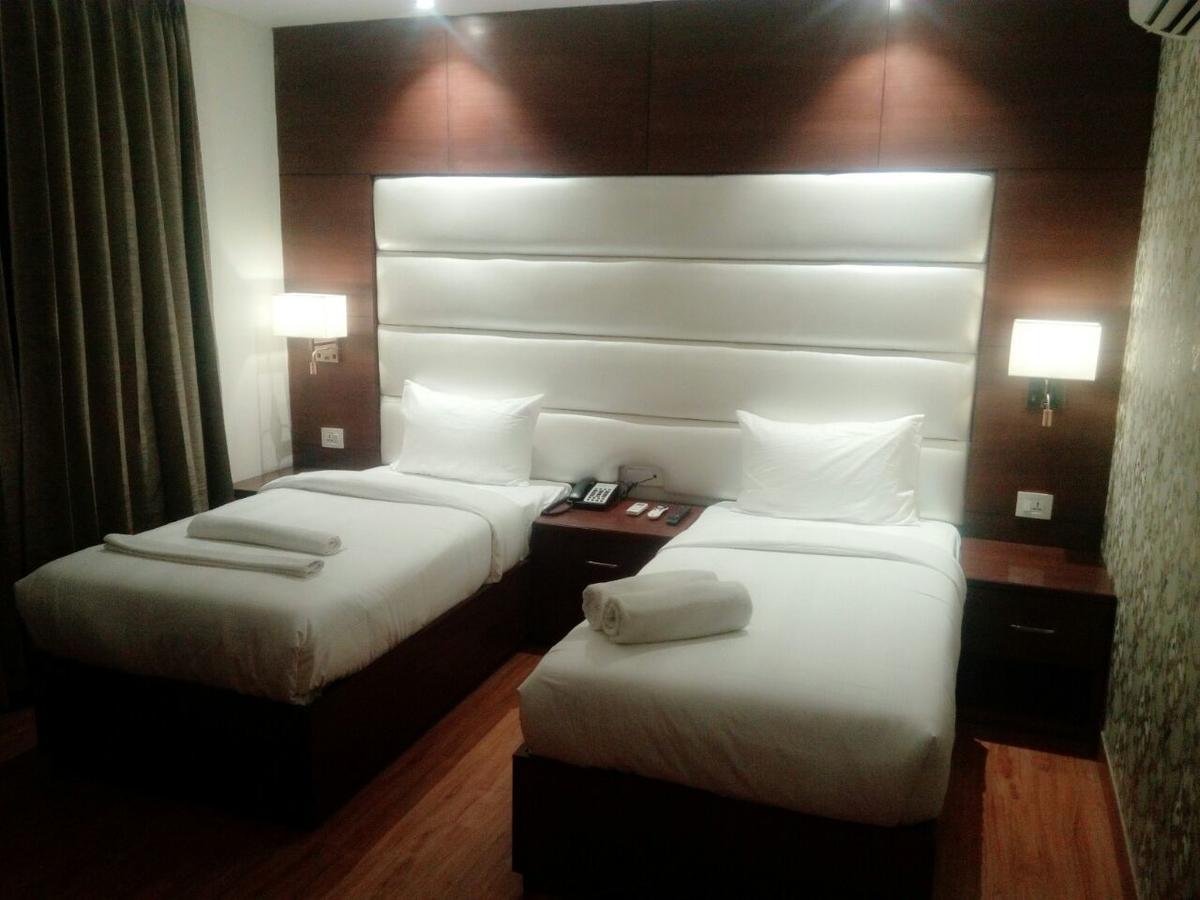 Hotel The Grand Parisian Delhi  Exterior foto